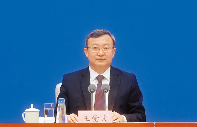 8月23日，中国国务院新闻办公室在北京举行新闻发布会，介绍积极贡献商务力量，奋力助推全面小康有关情况。图为商务部副部长兼国际贸易谈判副代表王受文出席发布会。（中新社）