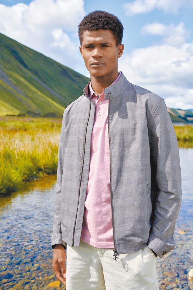Barbour全新秋冬作品，融入不少英国设计文化，Barbour Dobel休閒夹克1万500元。（Barbour提供）