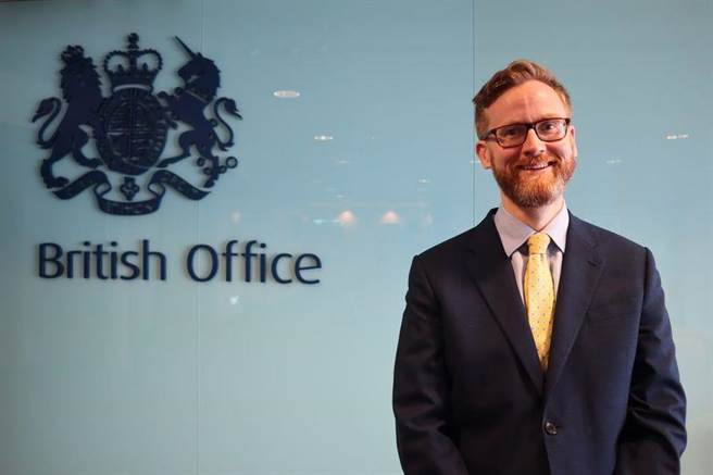 英國在台辦事處新任副代表嚴濤暮（Tom Burn）。（取自英國在台辦事處臉書）