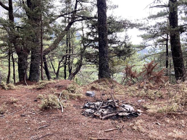 NCC前专委乔建中等5人引发12天森林大火，南投地检署侦办找出失火前营地样貌的照片。（南投地检署提供／黄国峰南投传真）