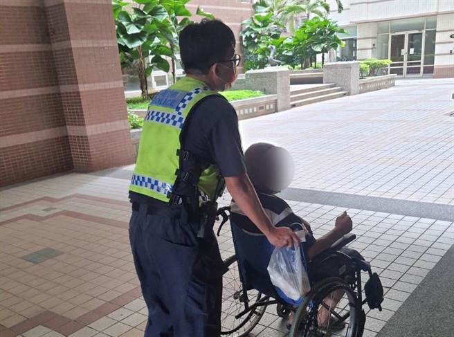 經員警協助74歲謝姓阿伯也順利返家。(台中市第三分局提供／馮惠宜台中傳真)
