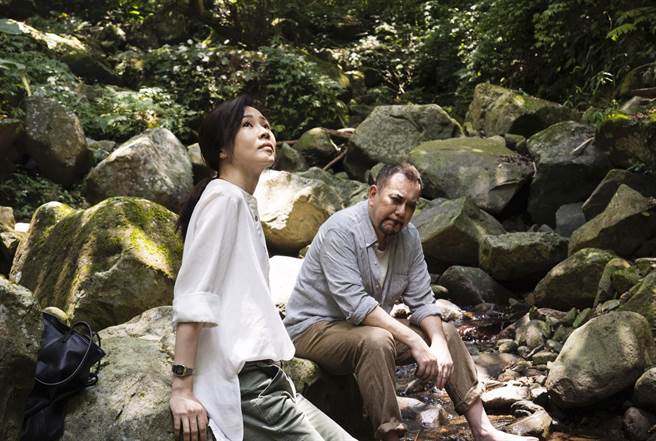 谢盈萱与黄秋生在《四楼的天堂》有大量对手戏。（公视、行者影像文化提供）