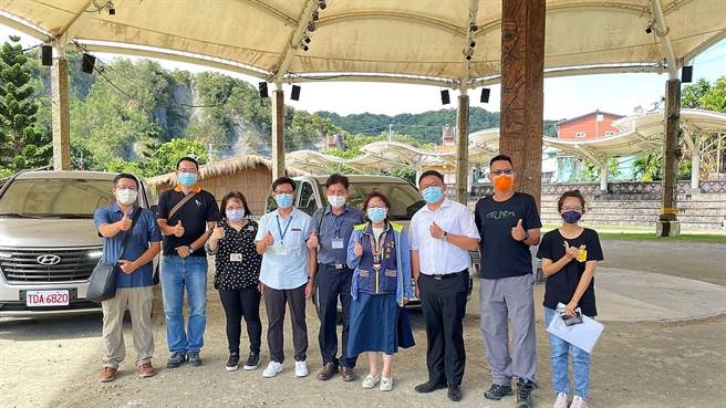 花莲丰滨乡位在台11线东海岸上，地处偏远，交通不便，丰滨乡公所向公路总局争取经费，採购2辆8人座「幸福巴士」飞儿号与虾儿号。（丰滨乡公所提供／罗亦晽花莲传真）