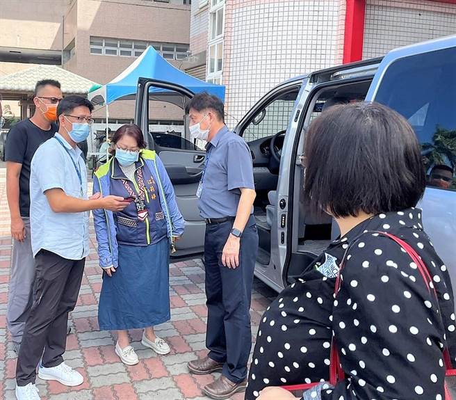 花莲丰滨乡位在台11线东海岸上，地处偏远，交通不便，丰滨乡公所向公路总局争取经费，採购2辆8人座「幸福巴士」飞儿号与虾儿号。（丰滨乡公所提供／罗亦晽花莲传真）