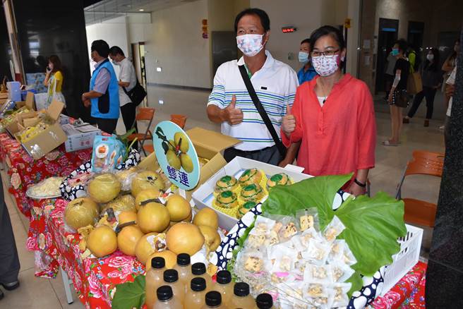 苗栗縣卓蘭鎮是甘露梨重要產地。所產甘露梨碩大無比。（謝明俊攝）