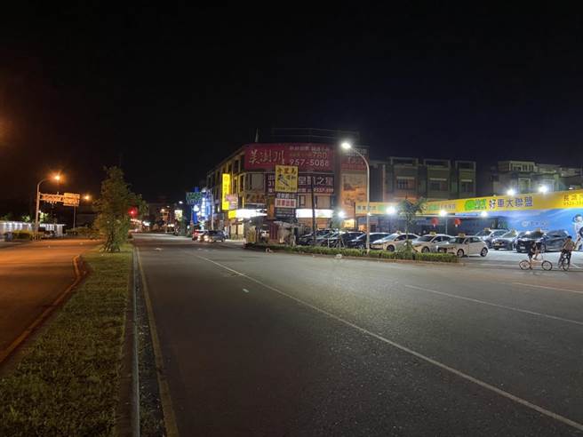 罗东镇公所新近更换一批路灯，让路灯不仅变聪明也更省电，并且还具有「迎客」的作用。（罗东镇公所提供／胡健森宜兰传真）