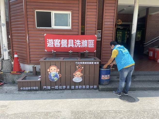 环保署也要求各地方政府环保局及乡镇市公所清洁队，今日务必全面移除路旁所摆设厨余桶。（环保署提供／林良齐台北传真）