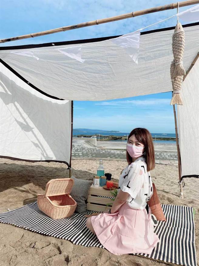 莊雨潔到基隆和平島出外景。（華視提供）