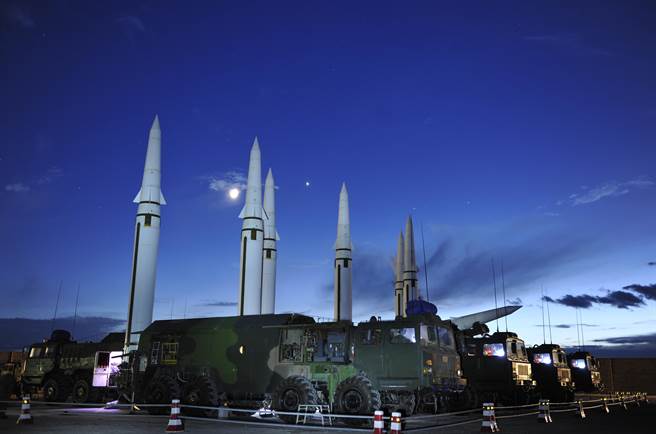 图为陆火箭军发射训练。(图/中新社)