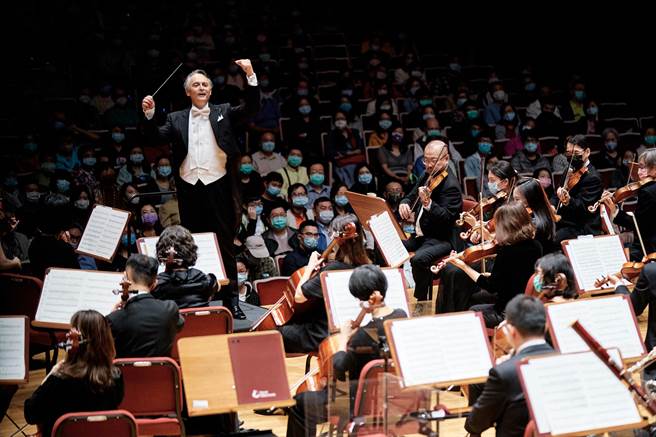 NSO国家交响乐团新任艺术顾问准・马寇尔（Jun Märkl），已于今年8月1日上任，国家表演艺术中心董事会于25日下午经全体董事一致同意通过马寇尔自2022年1月起改任音乐总监。（国家交响乐团提供）