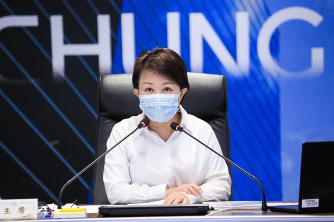 台中市長盧秀燕向中央呼籲振興五倍券至少有3000元規畫為百元券面額，讓民眾使用更方便，更加速店家營業復甦。（盧金足攝）