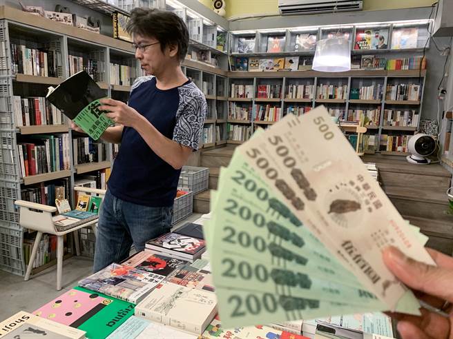 政府預計10月發放五倍券，各部會也提出「八大券」加碼方案。（報系資料照）