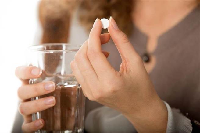 快檢視！你吃的藥 會引發失智風險嗎？(示意圖/Shutterstock)