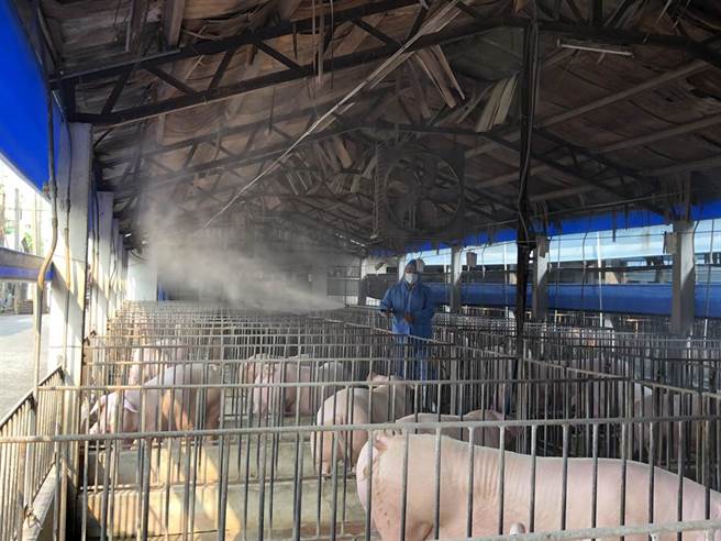 高雄市长陈其迈今天中午召集市府各相关单位，并指示全面启动各项防堵措施，防范非法商品流入市面。(高雄市农业局提供／林雅惠传真)
