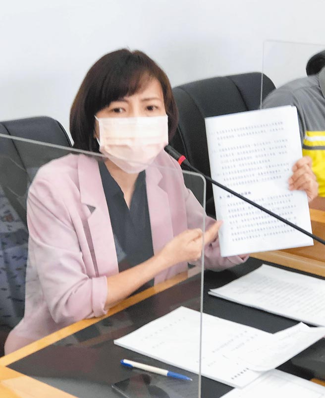 台中市议员陈淑华要求中捷公司全面总体检，究竟还有多少「未爆弹」，确保中捷行车没有安全疑虑。（陈世宗摄）