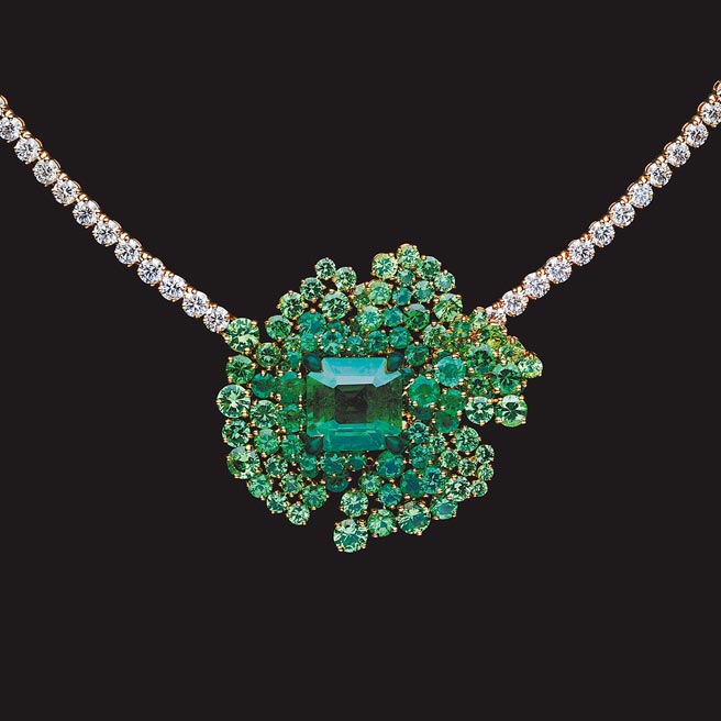 DIOR ROSE祖母绿项炼，主石10.77克拉祖母绿切割尚比亚祖母绿，约4700万元。（DIOR提供）
