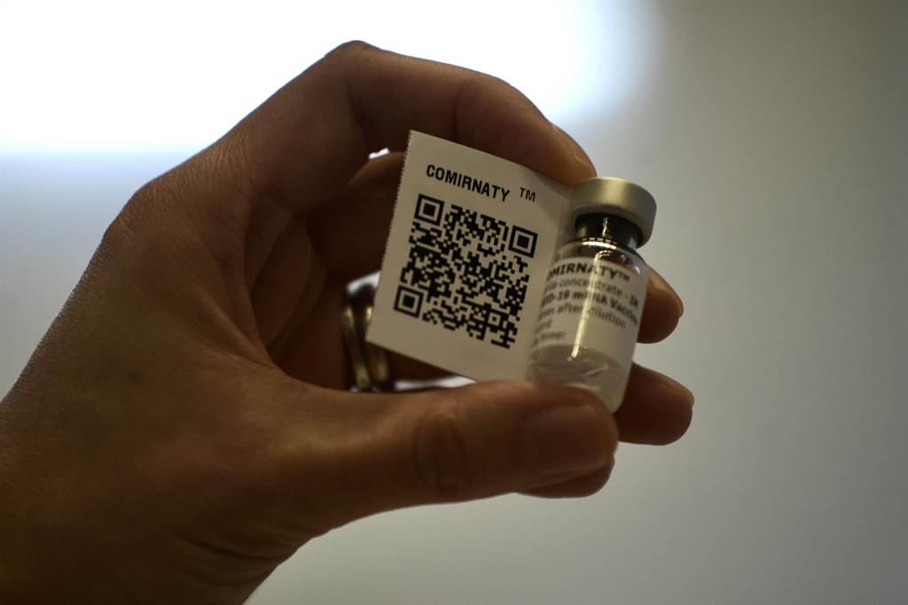 一批印有「復必泰」及「上海復星」近200萬劑BNT疫苗，最快8月底抵台。圖為復必泰新冠疫苗資料圖。（中新社）