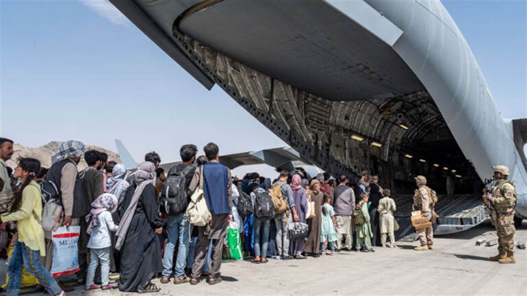 正在收容阿富汗难民的美军运输机。图/美国空军(photo:ChinaTimes)