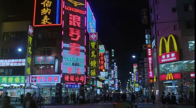 麦当劳曾在艋舺夜市开西园店，但不敌游民问题无奈熄灯。(图／我是万华人)