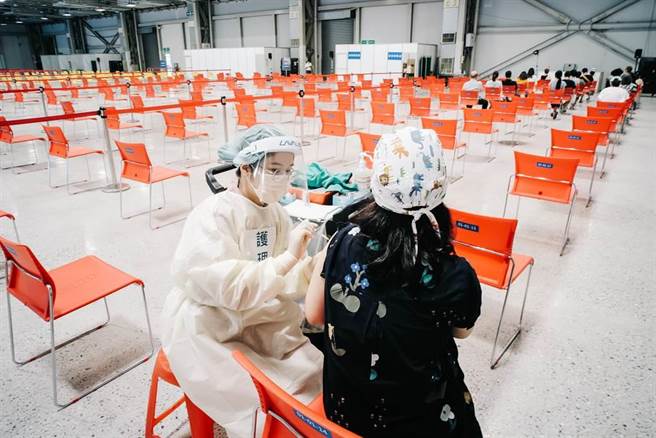 本土＋0只守住一天 新北传又有确诊个案。图为民眾接种疫苗画面（资料照）