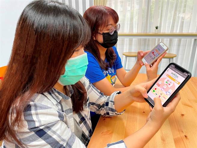 弘道基金会则集结四家银髮社福团体的服务项目，设计一款帮助长辈排除万难来享受生活的「挑战吧！生活」网页游戏。（弘道老人福利基金会提供／林良齐台北传真）