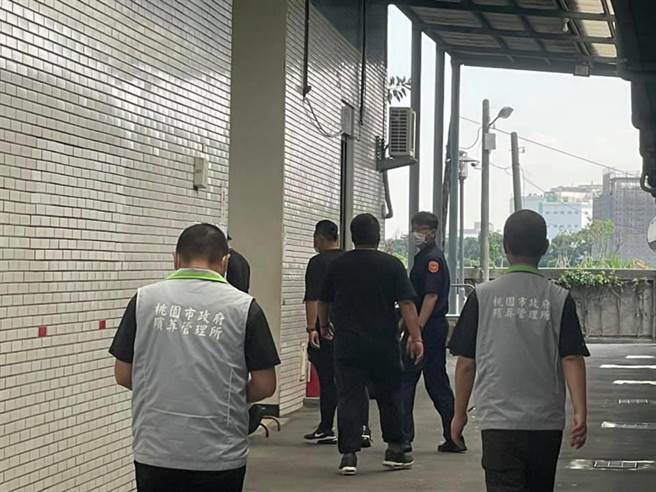 陸姓作家遺體解剖檢方採集部分檢體化驗釐清死因。(呂筱蟬攝)