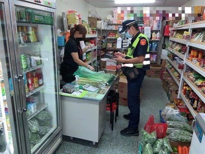 屏东县政府为防范走私肉品流入市面，连日由警察局、农业处、环保局、卫生局等单位兵分多路，追查肉品可能流向。（屏县府提供／谢佳潾屏东传真）