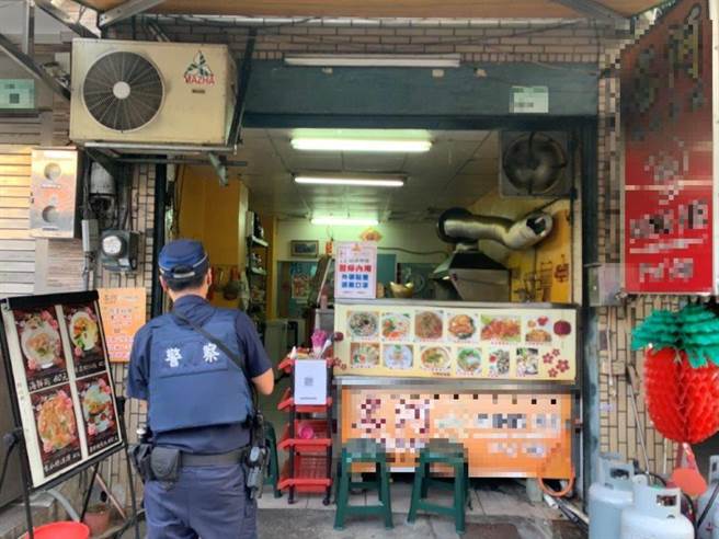 屏东县政府为防范走私肉品流入市面，连日由警察局、农业处、环保局、卫生局等单位兵分多路，追查肉品可能流向。（屏县府提供／谢佳潾屏东传真）