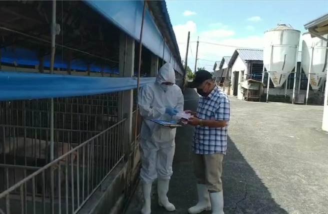 农业局今天上午动员稽查员到全市442处养猪厂稽查，全力围堵非洲猪瘟疫情。(高雄市农业局提供／林雅惠传真)