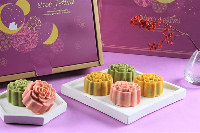 长荣空厨「茶香桃山月饼礼盒」，将台湾人最爱的茶系元素与日系的和菓子相互融合。（长荣空厨提供／陈佑诚传真）