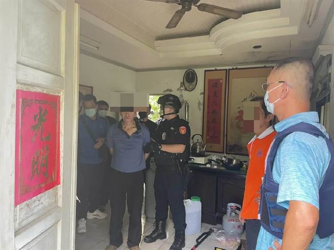 昨天土地糾紛槍擊案，彰化警分局26日中午12時即在芬園鄉大彰路三段山區民宅由霹靂小組攻堅順利逮捕吳嫌並取出作案槍枝。（彰化警分局提供／吳敏菁彰化傳真）