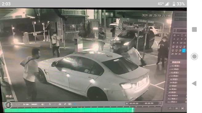 昨天土地糾紛槍擊案，彰化警分局26日中午12時即在芬園鄉大彰路三段山區民宅由霹靂小組攻堅順利逮捕吳嫌並取出作案槍枝。（彰化警分局提供／吳敏菁彰化傳真）