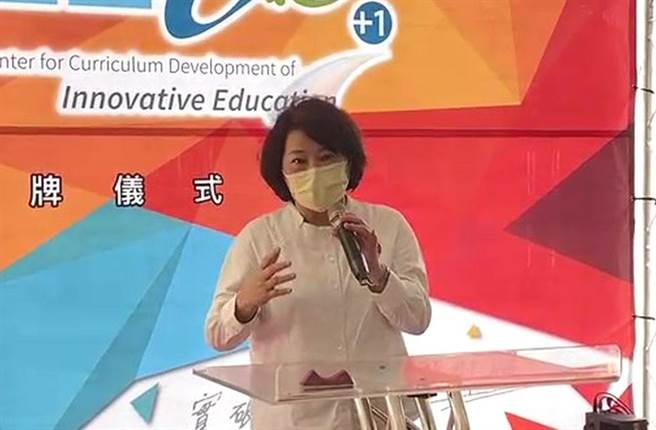 嘉義市長黃敏惠強調普發現金的經費來自市府這兩年來的剩餘款，不會舉債。（廖素慧攝）