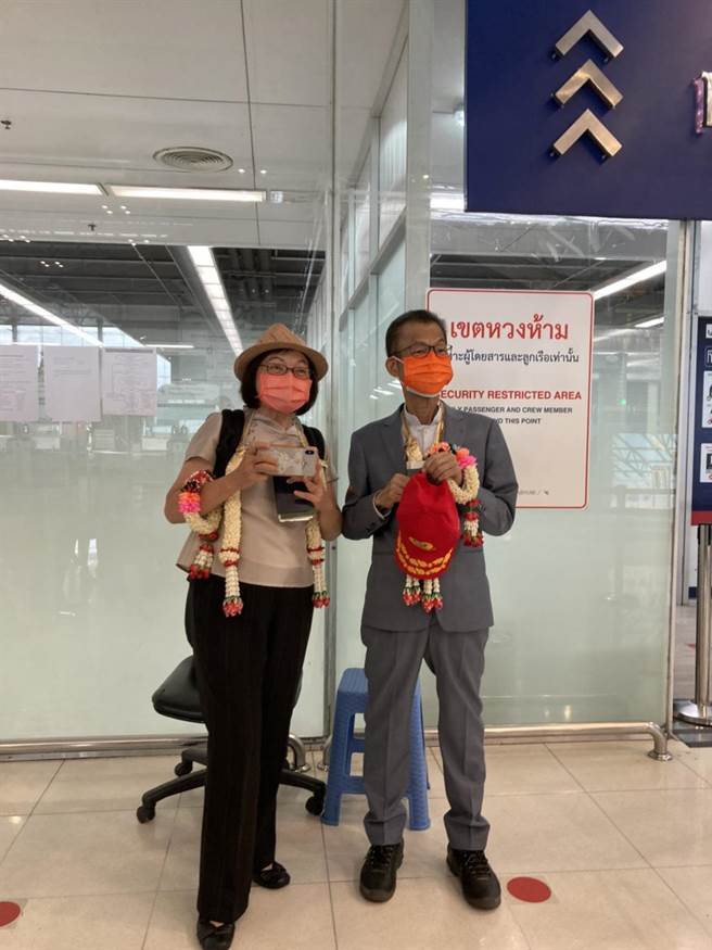 驻泰代表李应元因健康因素向总统请辞，今天返回台湾，李应元身形明显消瘦。（驻泰代表处提供）