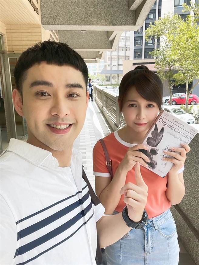 谢京颖演出潘柏希在医学院的同学。（民视提供）