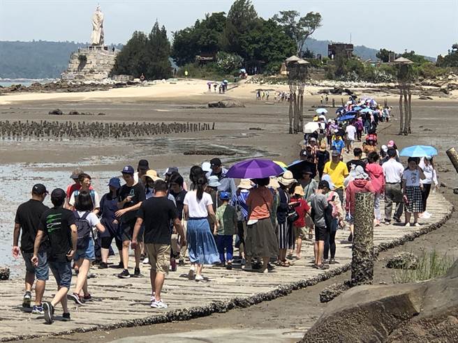 金门县府结合中央与地方的力量，协助乡亲度过疫情难关，期待再见昔日旅游荣景。（中时资料照片／李金生摄）