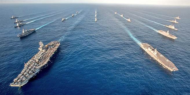 美日印澳四国海军开始年度马拉巴尔联合军演，以共同应对中国威胁。（图／推特@CaptDKS）