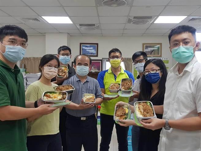 嘉义县环保局设施科订购环保外送餐盒。（嘉县环保局提供／张亦惠嘉县传真）