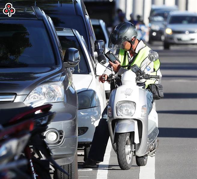 行政院院長蘇貞昌提及勞工基本薪資，政府要特別鼓勵民間企業，和勞工朋友共享經濟和營運成果。（報系資料照）