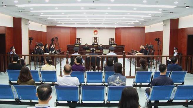 青岛市中级人民法院一审26日公开开庭，审理中共中央巡视组前副组长董宏受贿4.6亿余元一案。（大陆最高人民法院）