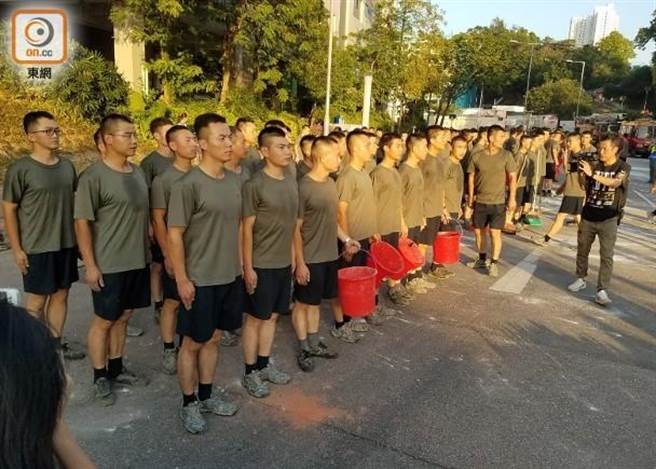 中共解放軍駐香港部隊。（東網）