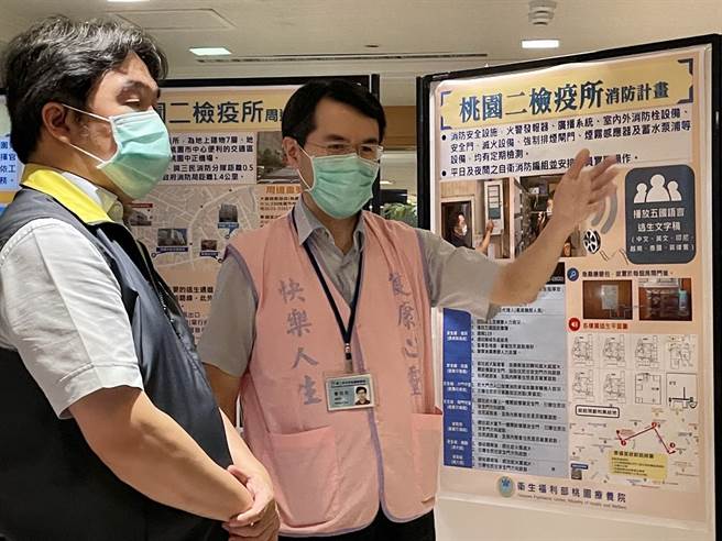 中央疫情指揮中心執行長王必勝26日到桃園第二集中檢疫所做視察，慰勞工作人員辛勞。（桃園療養院提供／陳夢茹桃園傳真）