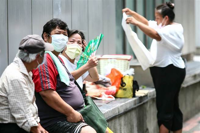 明天（27日）起高压增强，各地午后雷阵雨范围缩减，大台北及东南部地区须注意闷热高温。(资料照／邓博仁摄)