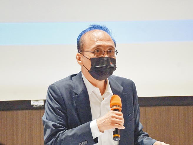 台湾东洋昨举办股东会，现场股东献唱、鼓励东洋稳定经营，董事长林全也感谢股东支持。（台湾东洋提供）