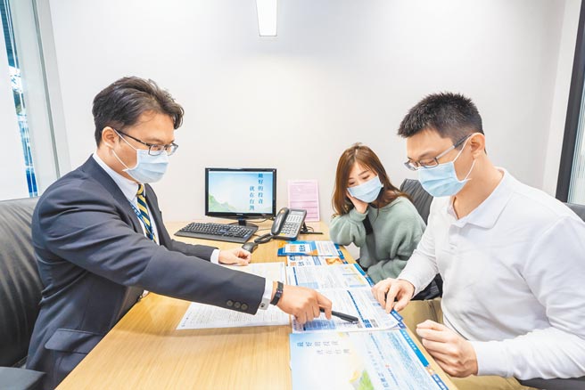 类全委投资型保单兼具专业投资与保障受到民眾的青睐。（元大人寿提供）