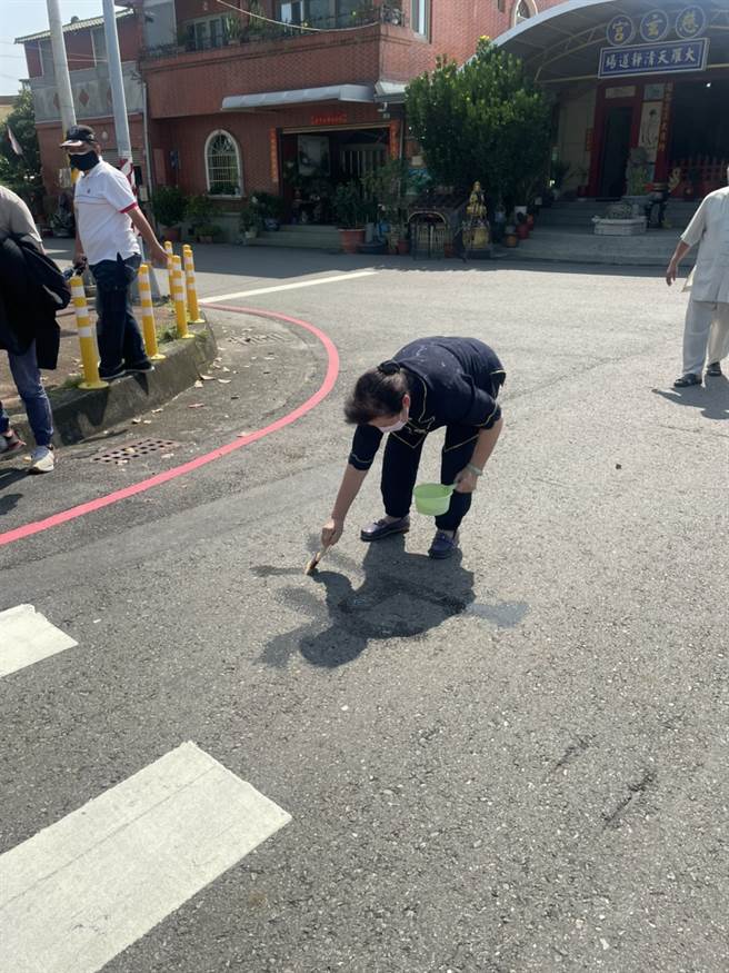 市府工務局養工處已先行協助清除，預定在27日中午前完成清除作業。(圖/高市議員邱于軒提供)