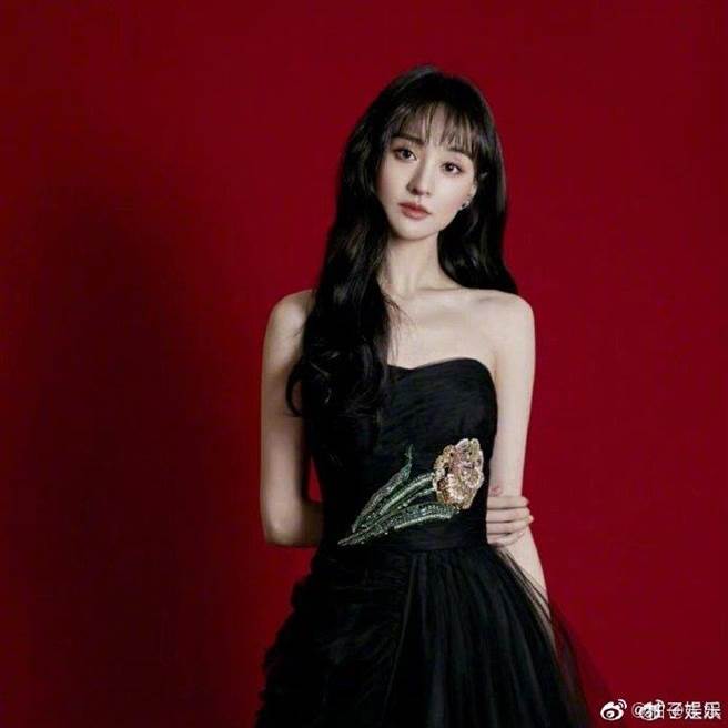 大陆国家广电总局全面封杀郑爽！规定不得邀请郑爽参与制作节目，并停播其已参与节目。（图片摘自微博）