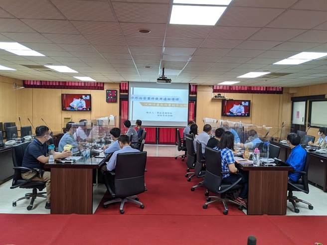 各试办警察局透过视讯方式参加课程。（翻摄照片／林郁平台北传真）