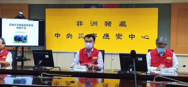 非洲猪瘟中央灾害应变中心指出，包括家户产生的剩菜、剩饭、蔬菜、菜叶残渣、果皮、茶叶、咖啡渣、蛋壳、鱼虾蟹与贝类残体、禽畜残骨或废食用油等混合排出物，包括食材料理前后之所有废弃物及过期食品等从8月30日起禁止进入养猪场。 （林良齐摄）