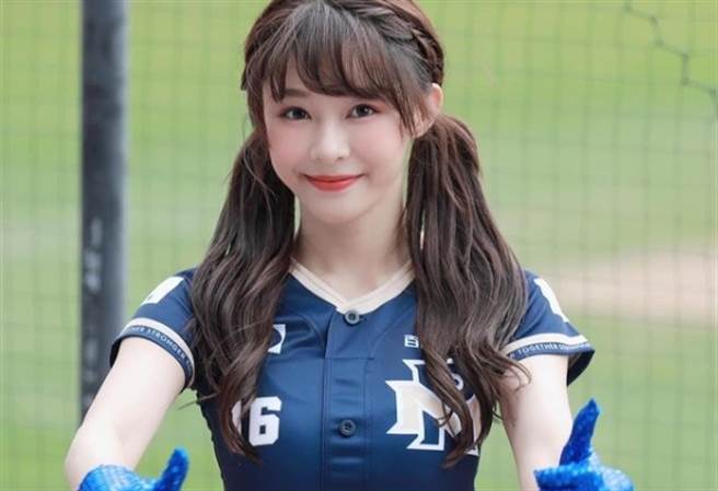 陈怡叡拥有甜美外型和前凸后翘火辣身材，被封为「最正啦啦队女神」。(图/翻摄自陈怡叡IG)